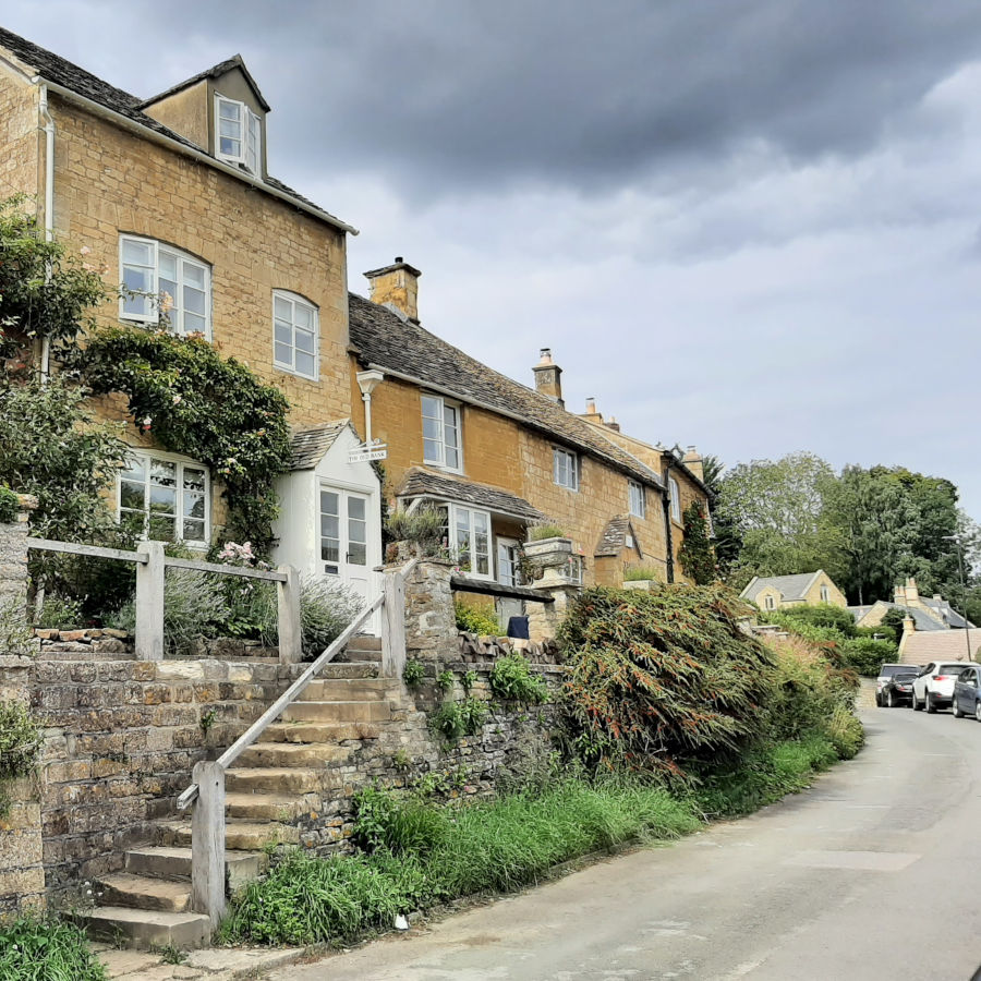 Cotswold Castle & Lavender Fields