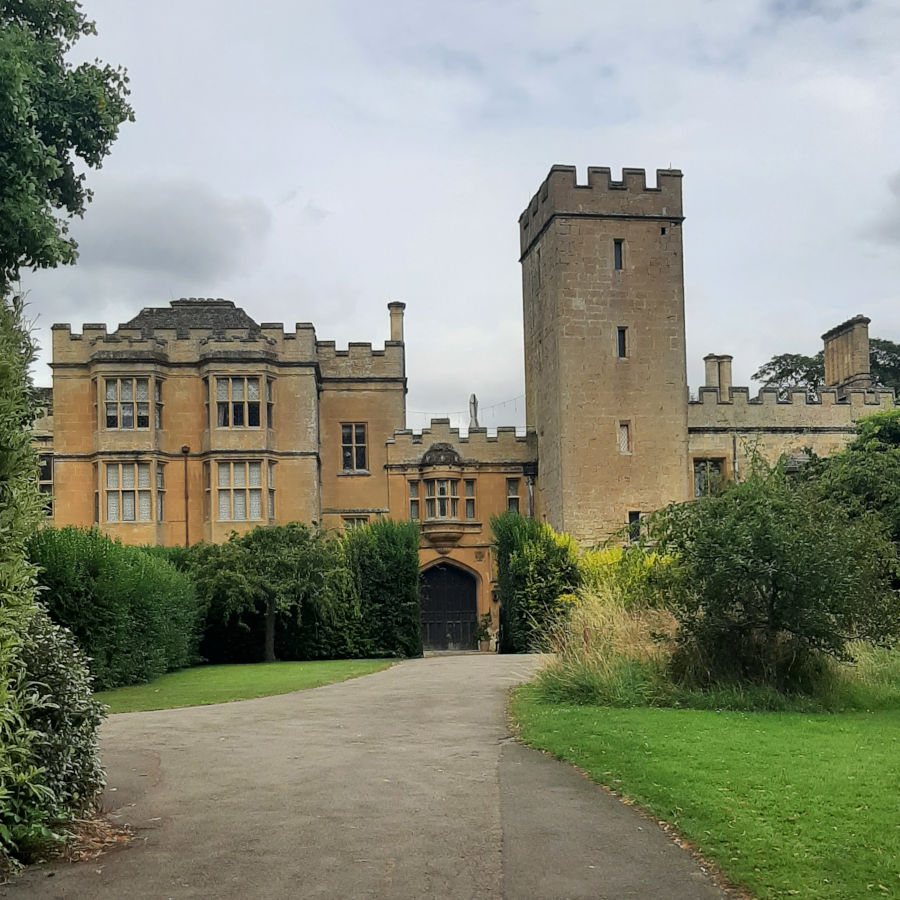 Cotswold Castle & Lavender Fields